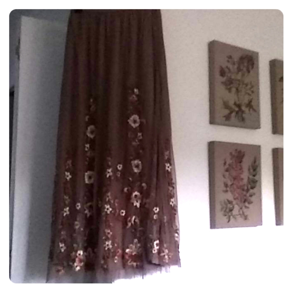 GORGEOSO Sundance Taupe Embroidered Flower Skirt
